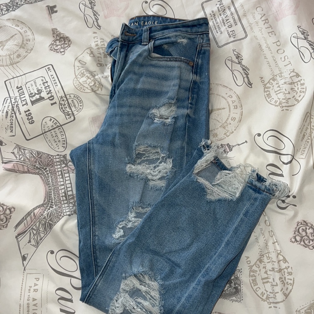 Size 6 American Eagle Mom Jean